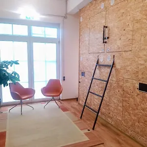 Budget Apt Trainstation Hotel